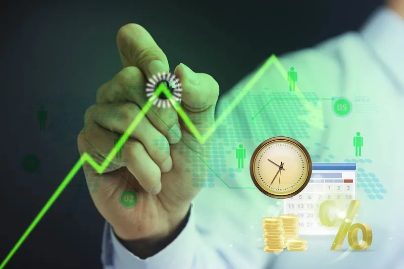 Main pointant des graphiques financiers : plan financier obligatoire